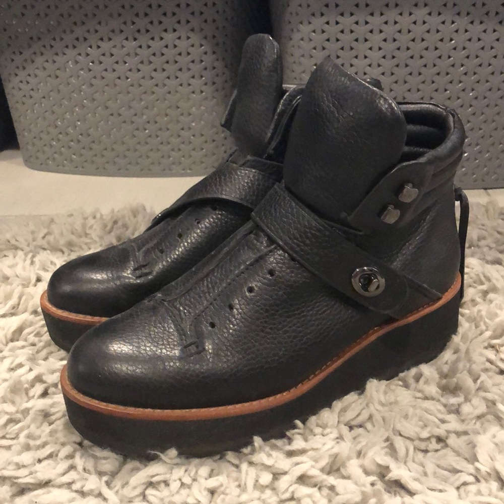 Coach Urban Hiker black leather